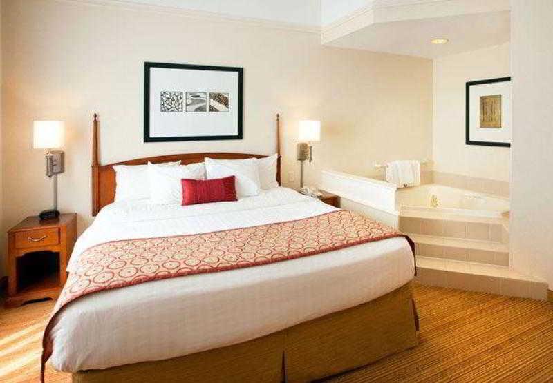 Отель Courtyard Houston Downtown Convention Center Номер фото