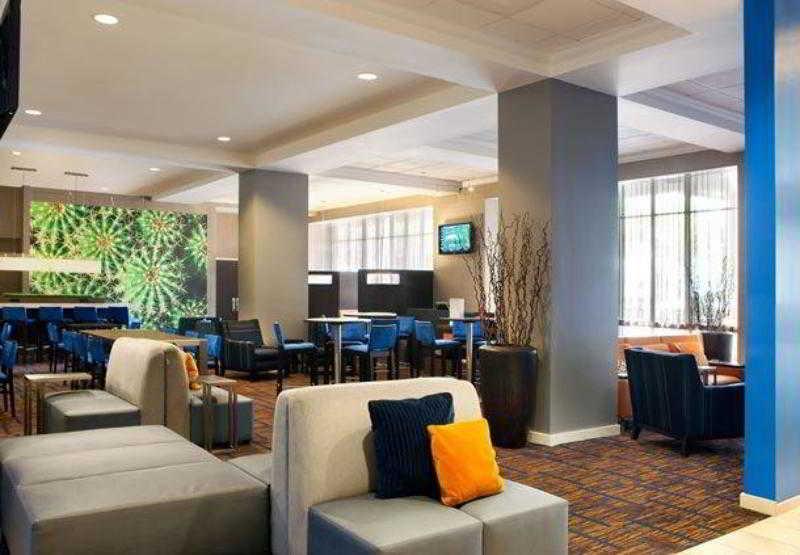Отель Courtyard Houston Downtown Convention Center Экстерьер фото