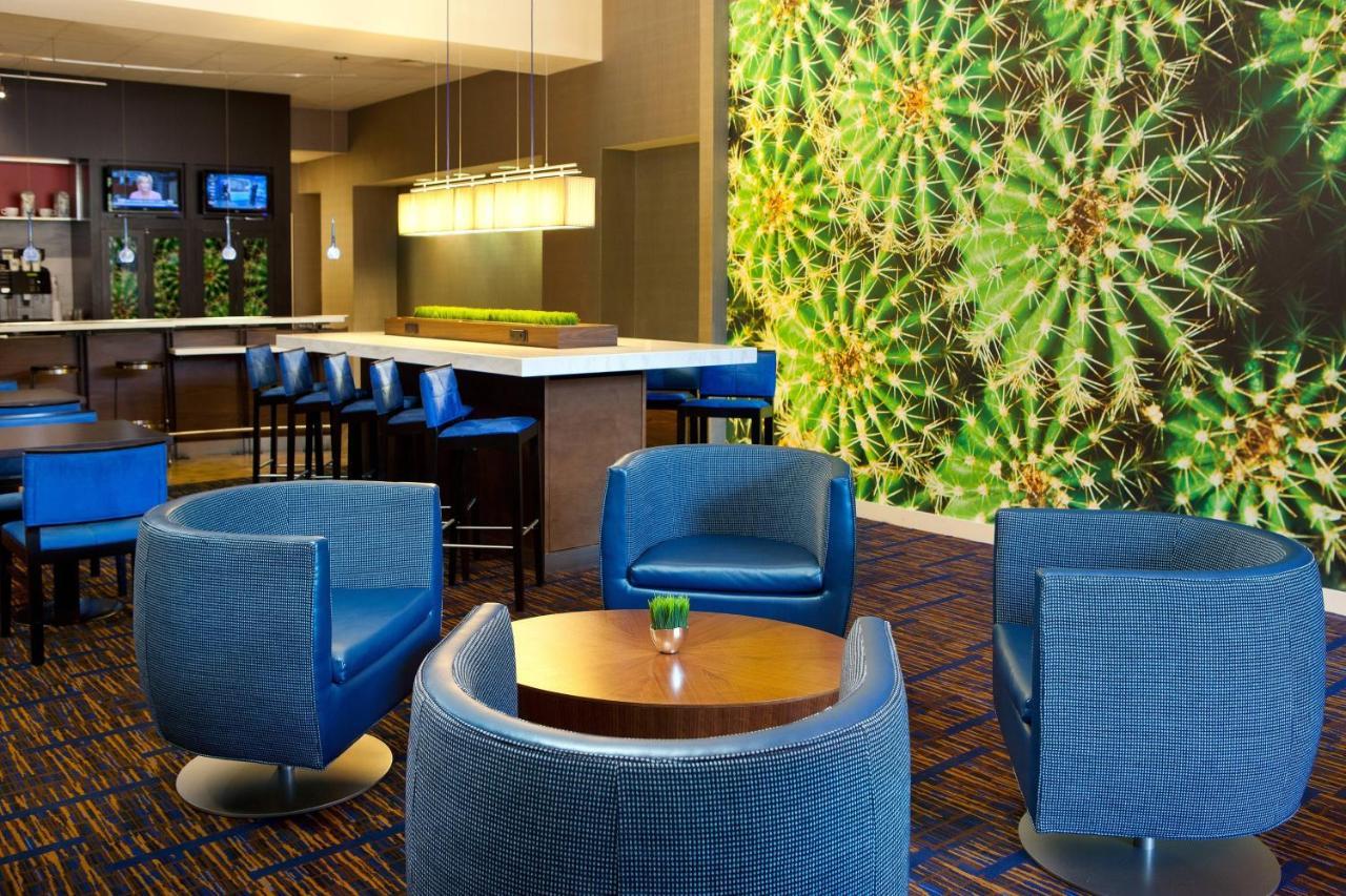 Отель Courtyard Houston Downtown Convention Center Экстерьер фото