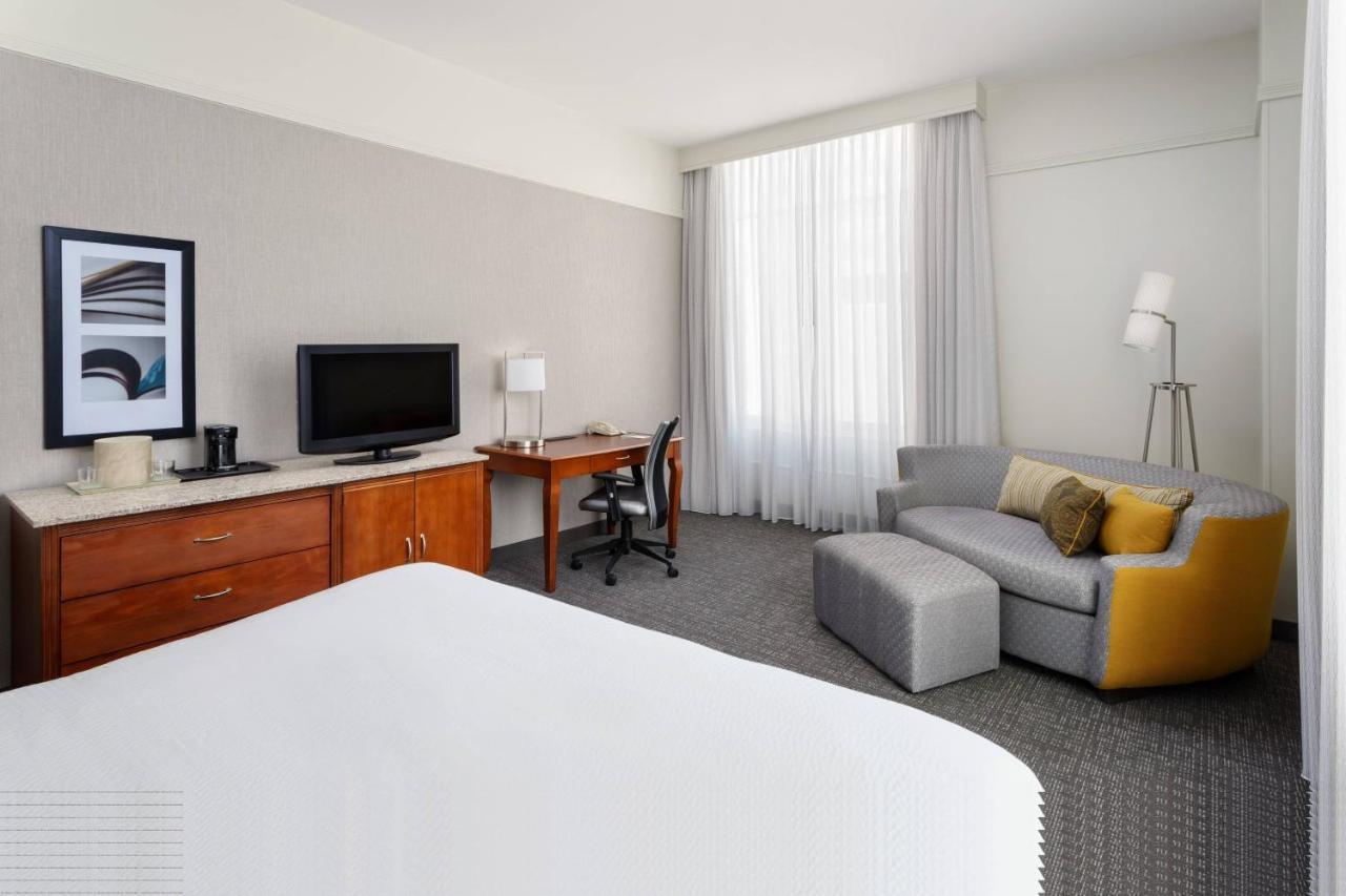 Отель Courtyard Houston Downtown Convention Center Экстерьер фото