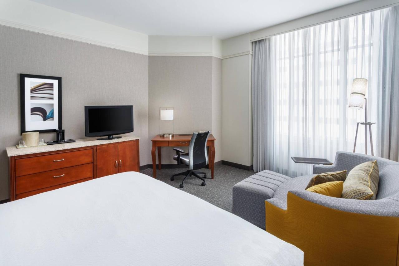 Отель Courtyard Houston Downtown Convention Center Экстерьер фото