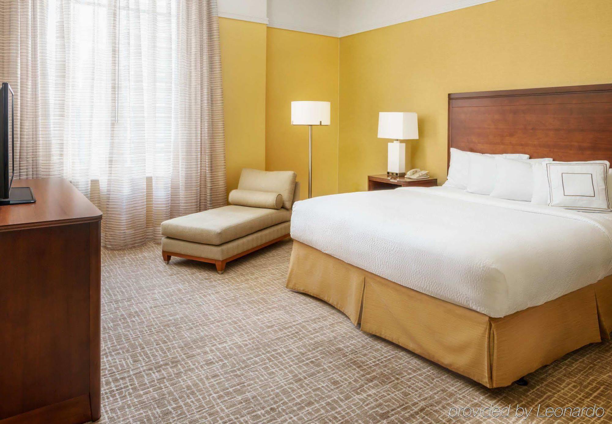 Отель Courtyard Houston Downtown Convention Center Экстерьер фото