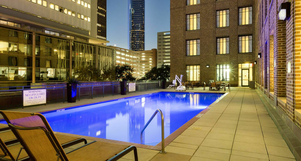 Отель Courtyard Houston Downtown Convention Center Экстерьер фото